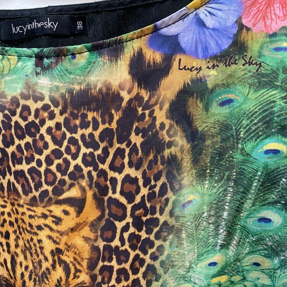 Women’s lucy in the sky Safari crop top - Picture 4 of 6